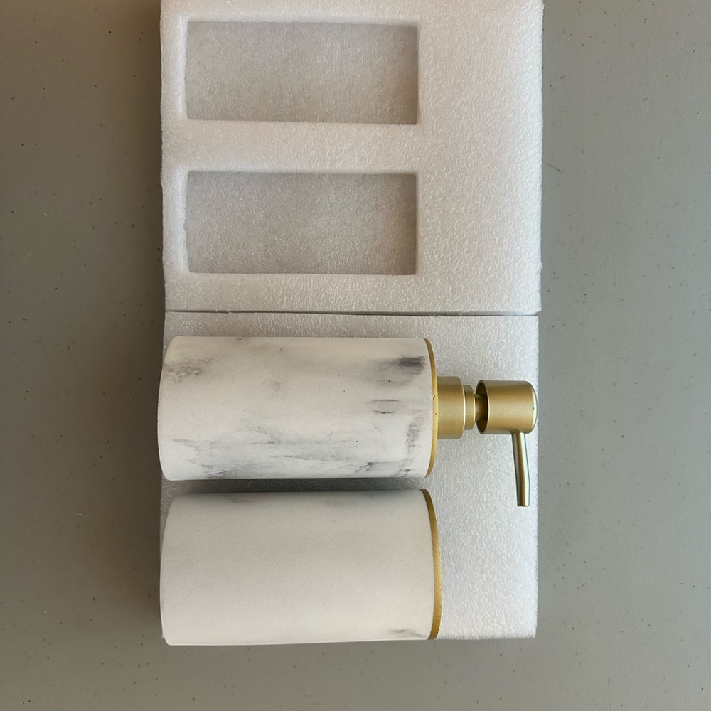 Sunday Citizen Resin Bath Set - Picture 4 of 5